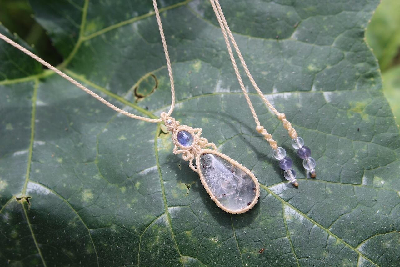 Inclusion quartz & Tanzanite super micro macrame pendant