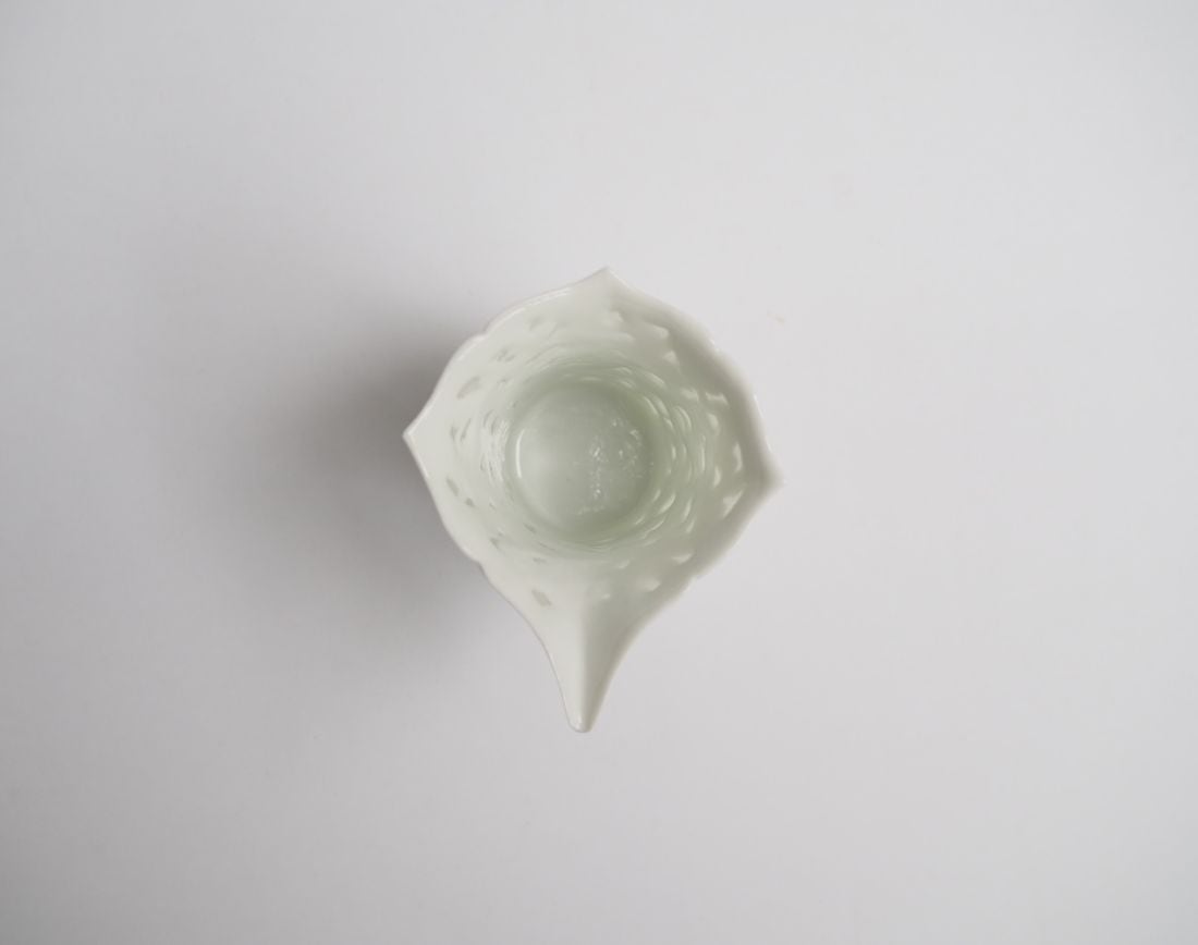 【レア物】フクオカタカヤ　komorebi　片口（茶海）　輪花 フクオカタカヤ komorebi 片口（茶海） 輪花 | うつわ謙心 utsuwa