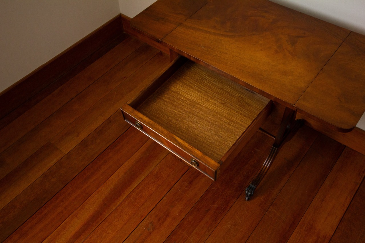 用途や気分に合わせて上げたり下げたり。アンティークDrop-Sideテーブル。　マホガニー材/1930-1950年頃/アンティーク家具/サイドテーブル