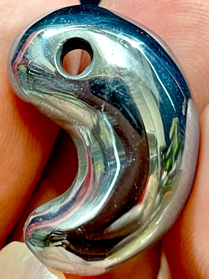 1) 奇跡の高純度!国産「テラヘルツ」ハンドメイド勾玉・究極バージョン