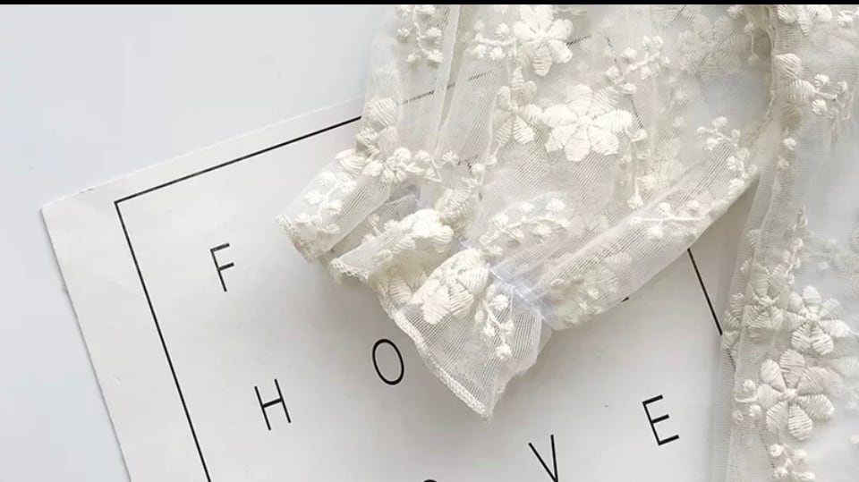 レースフラワーカーディガン•••••••••海外子供服 韓国 プチプラ 水着 上着 女の子 ナチュラルスタイル