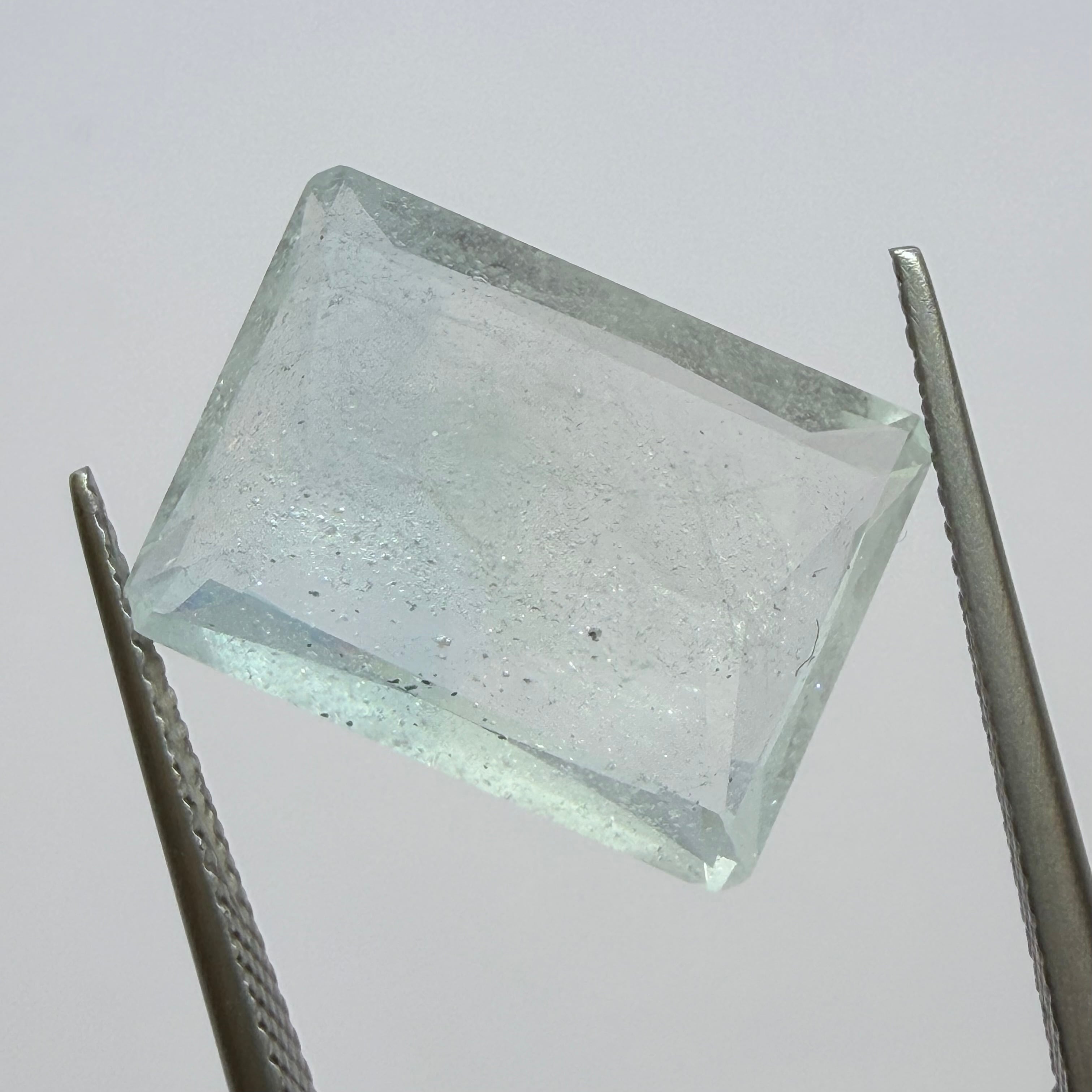 水の中の景色　ナチュラルバイカラートパーズ