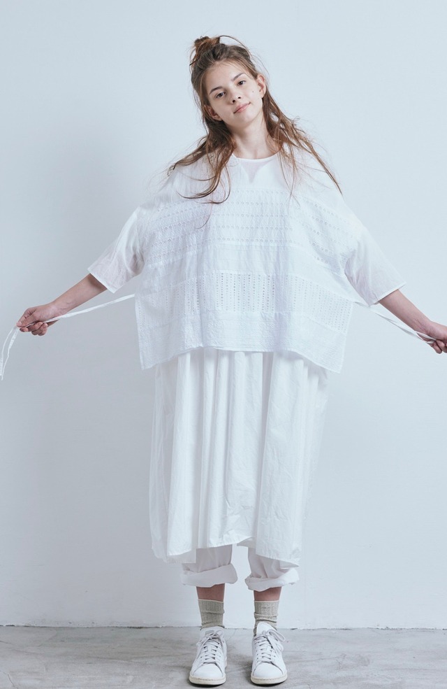g_585  LACE SWITCHING SLIT BLOUSE