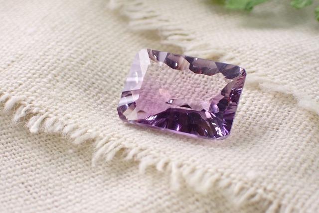 アメジスト（コンケーブカット）　8.86ct　[C3‐411]