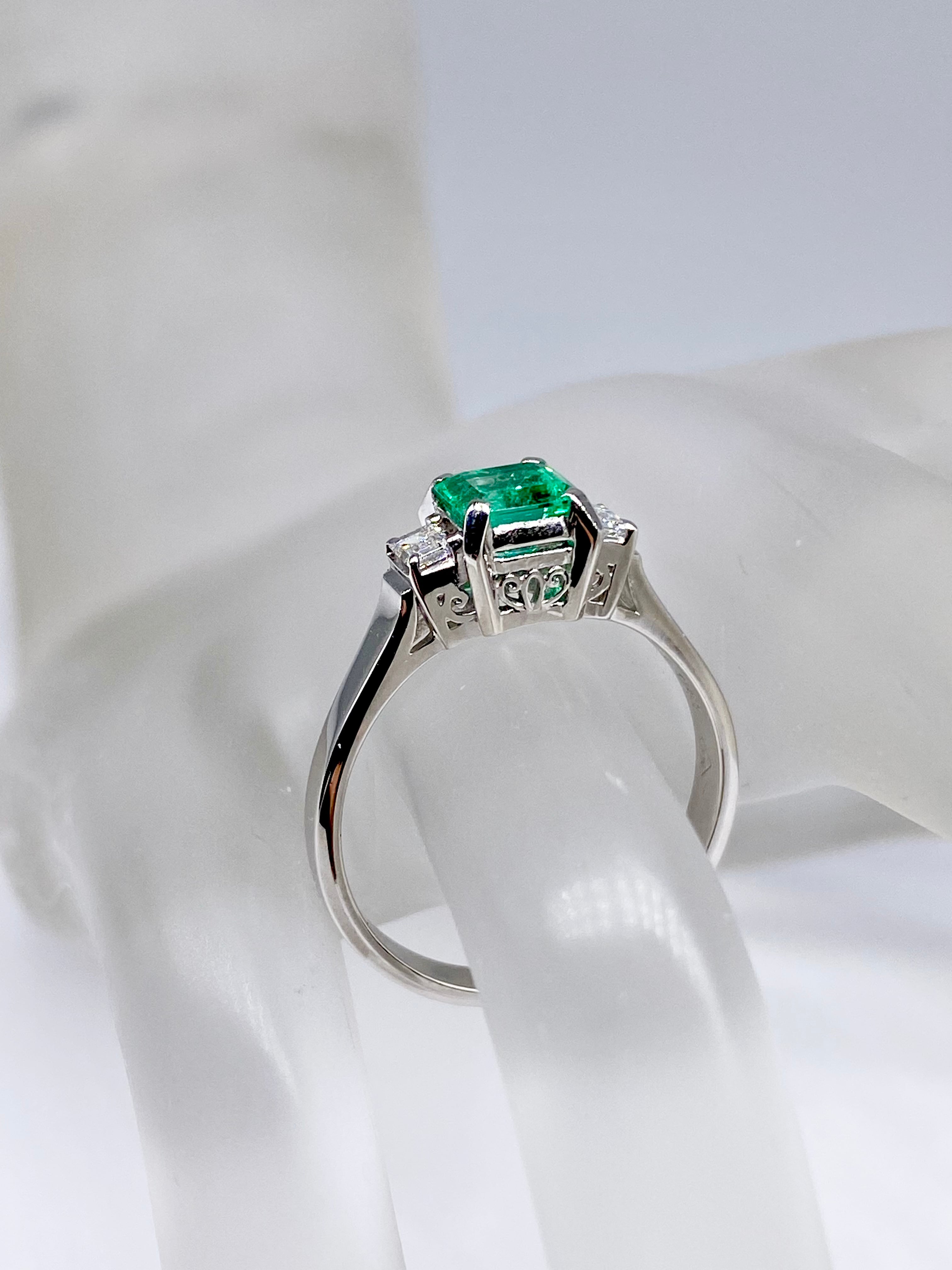 エメラルド 0.61ct / ダイヤモンド 計0.20ct Pt900 リング