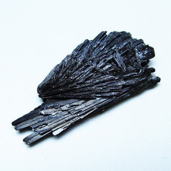 ブラック カイヤナイト 原石 一点物 171-7493