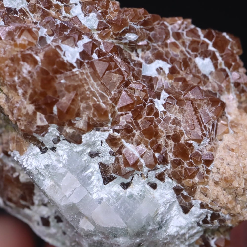 希少！アンドラダイト ガーネット トレモライト 柘榴石 380g AND128