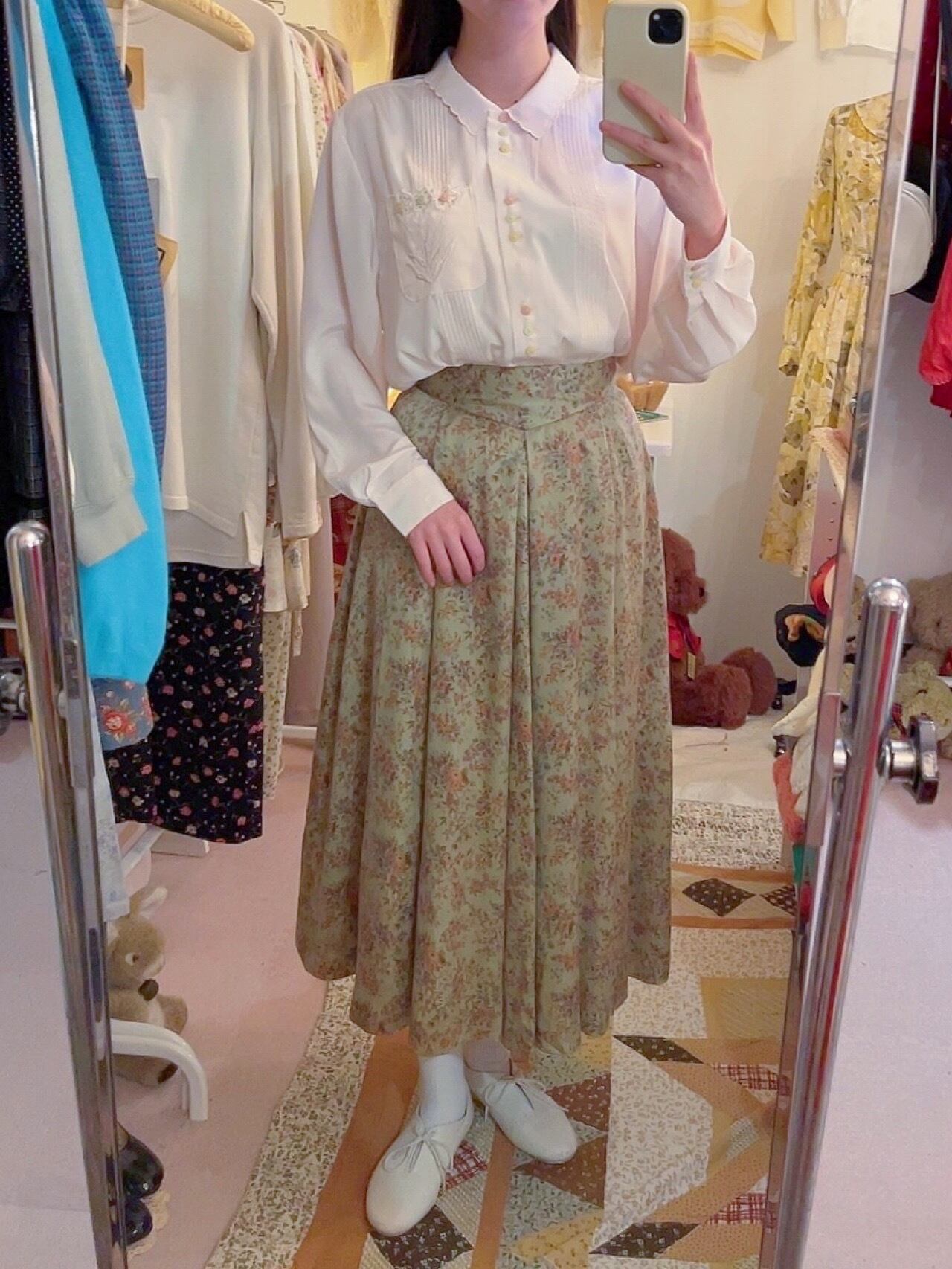 three color button flower blouse