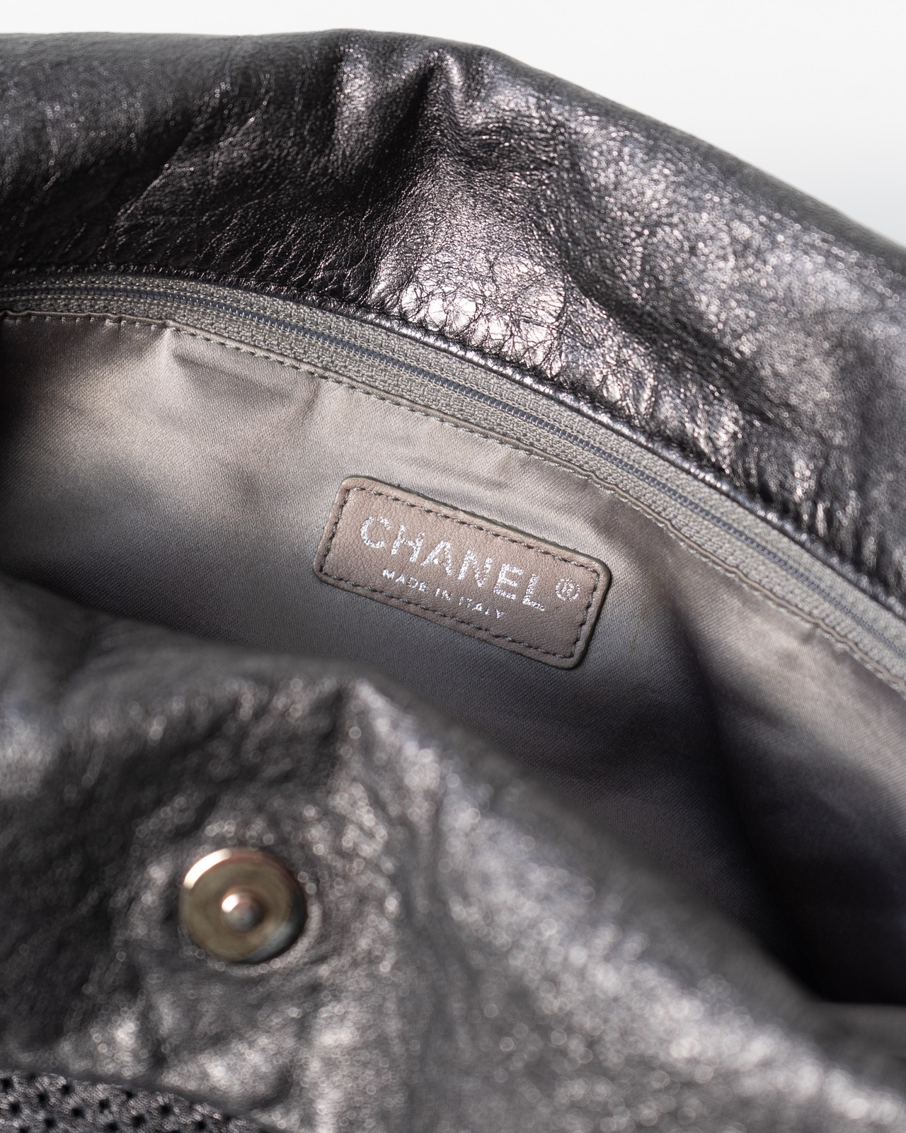 〈CHANEL〉CC Mark Perforated Leather Bag