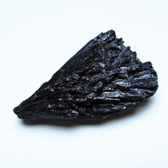 ブラック カイヤナイト 原石 一点物 171-7612