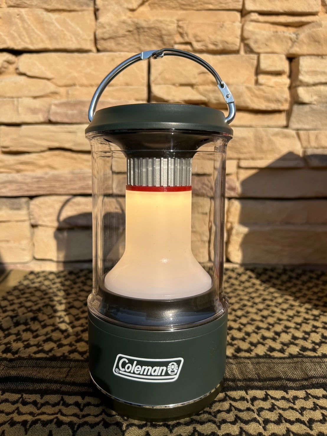 Colemanコールマン】リチャージブルLEDランタン 800 (グリーン) 型番