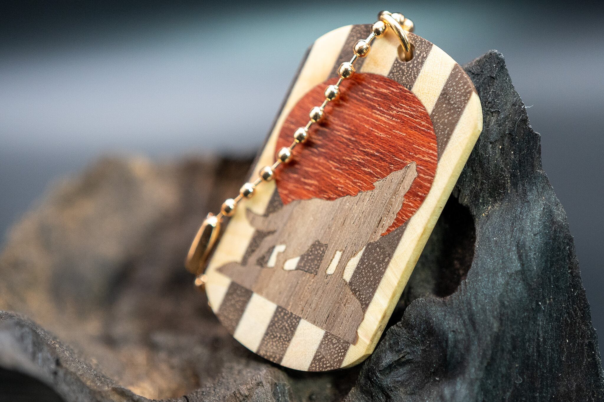 【箱根寄木細工】ドッグタグ 象嵌 月と狼