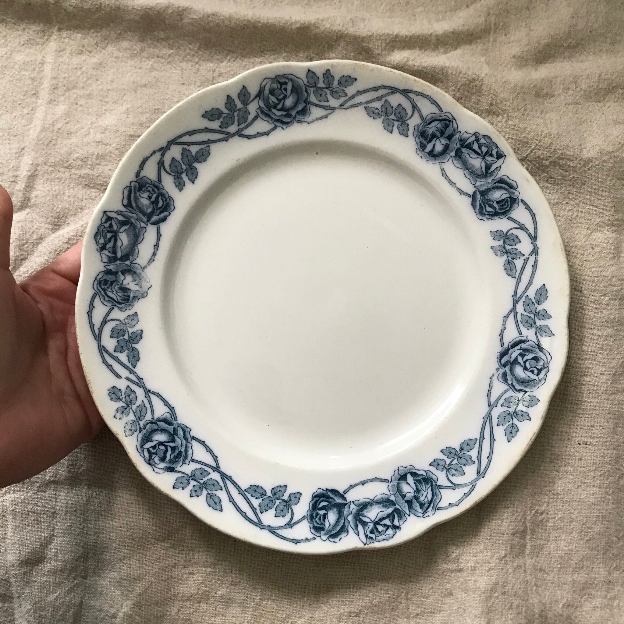 バラ模様のプレート