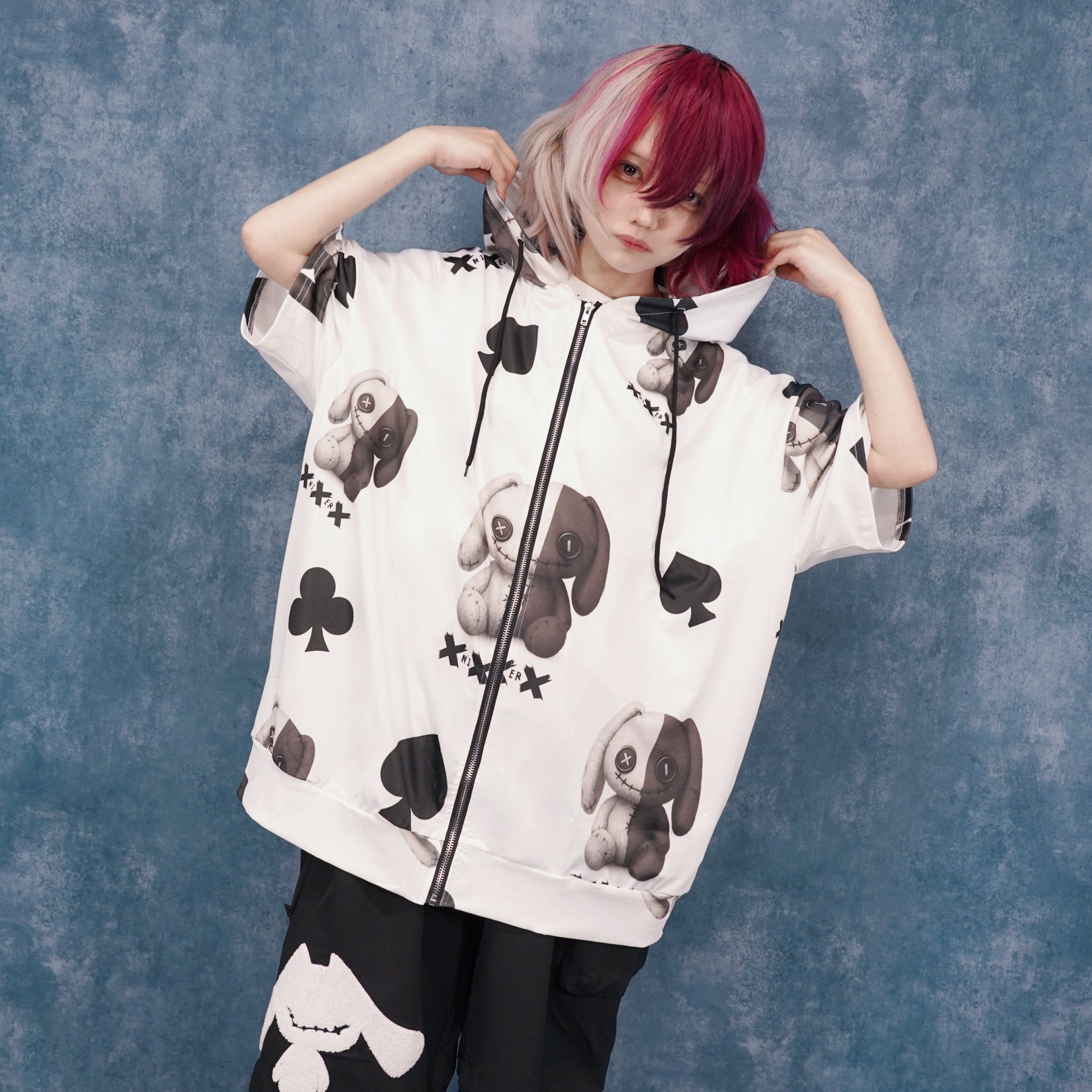 春夏先取り《NieRの日限定プレゼント》TWO-TONE NIER 総柄半袖ZIP