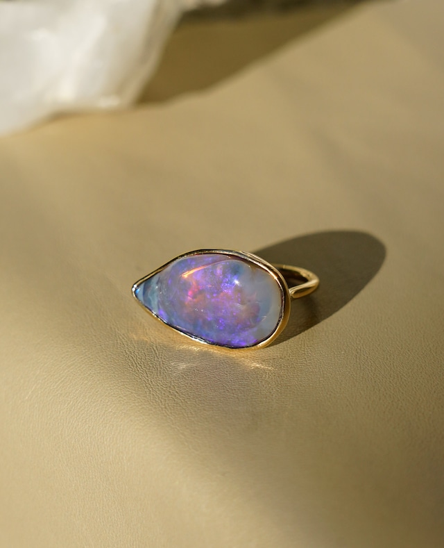 Opalised shell K18 Ring