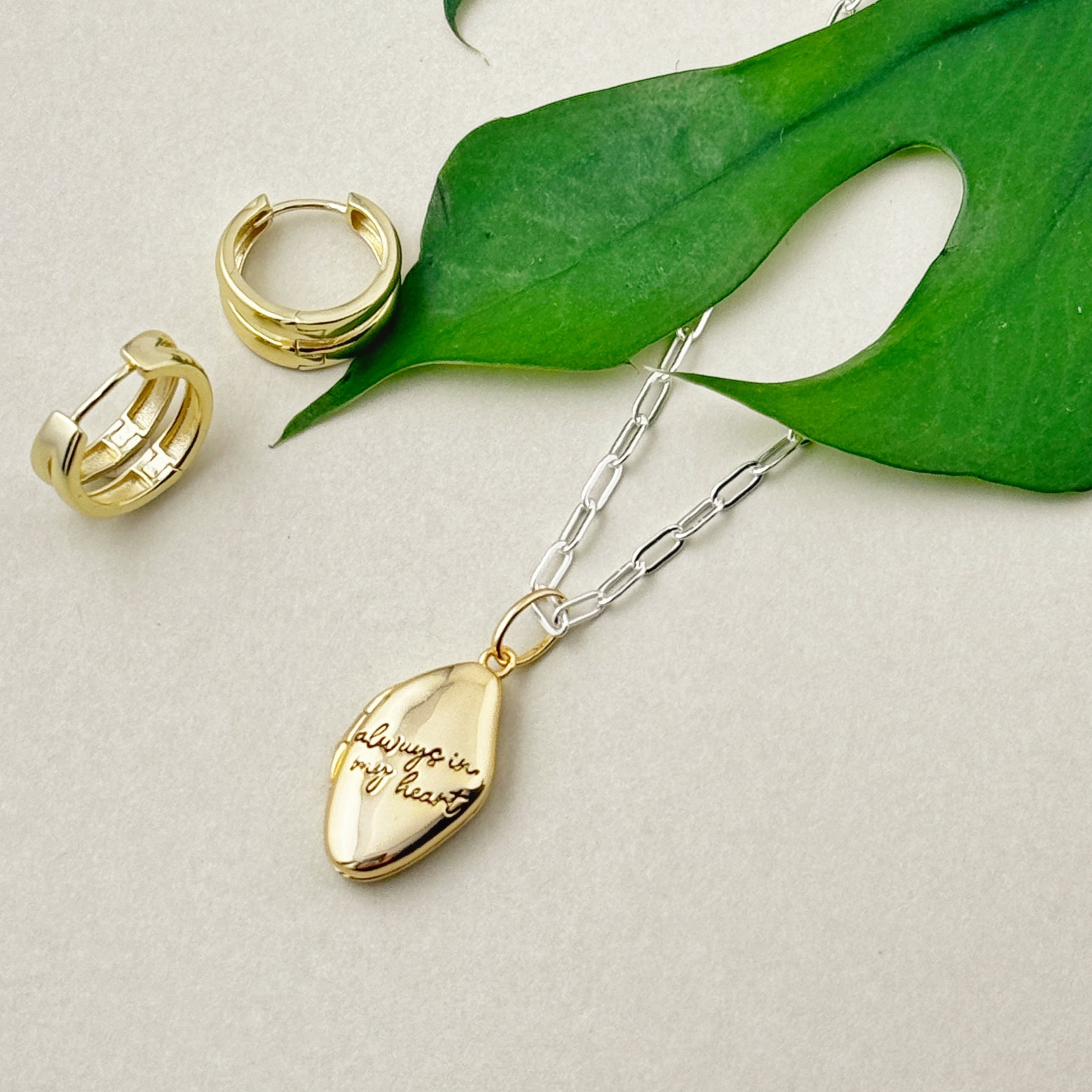 Message Collection】Gold Coating ビーンズ ロケット ペンダント