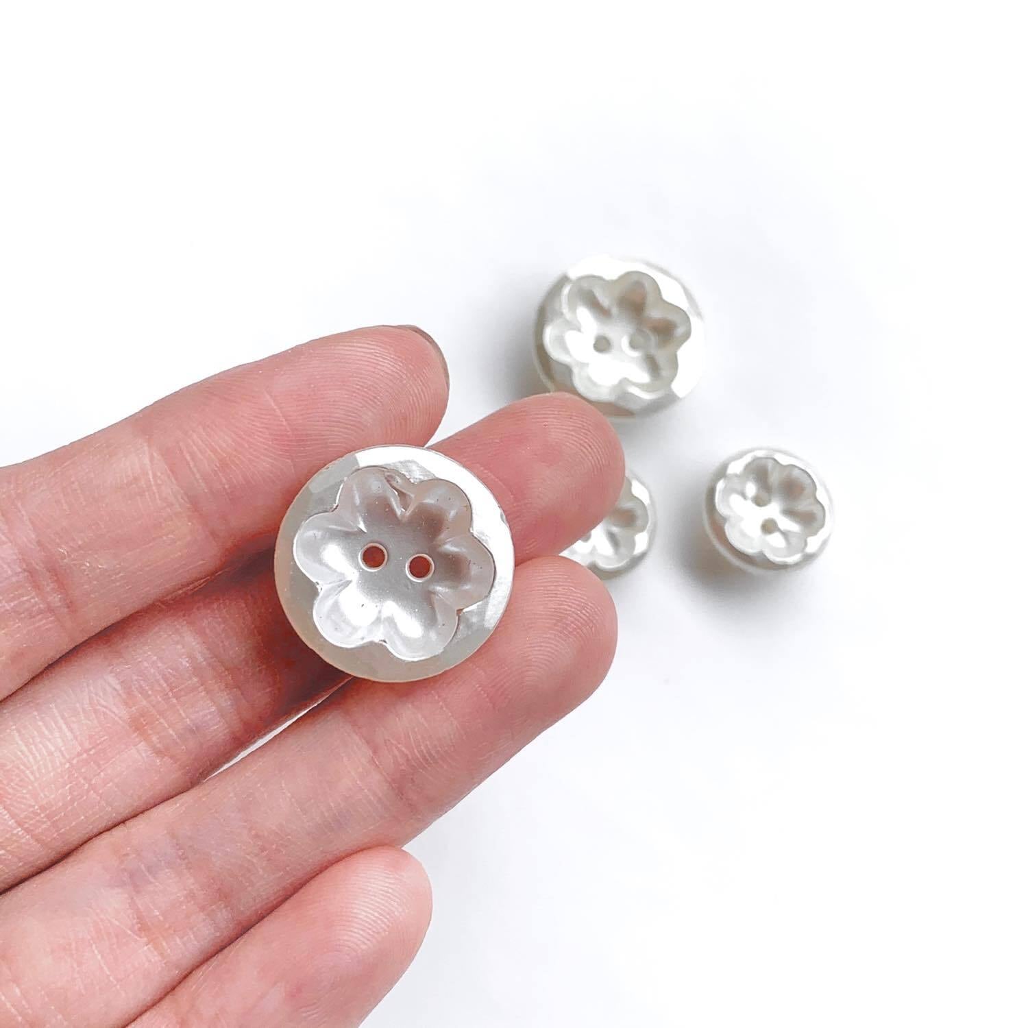最終入荷〉50'sお椀型花ヴィンテージボタンM（18mm） | Dua