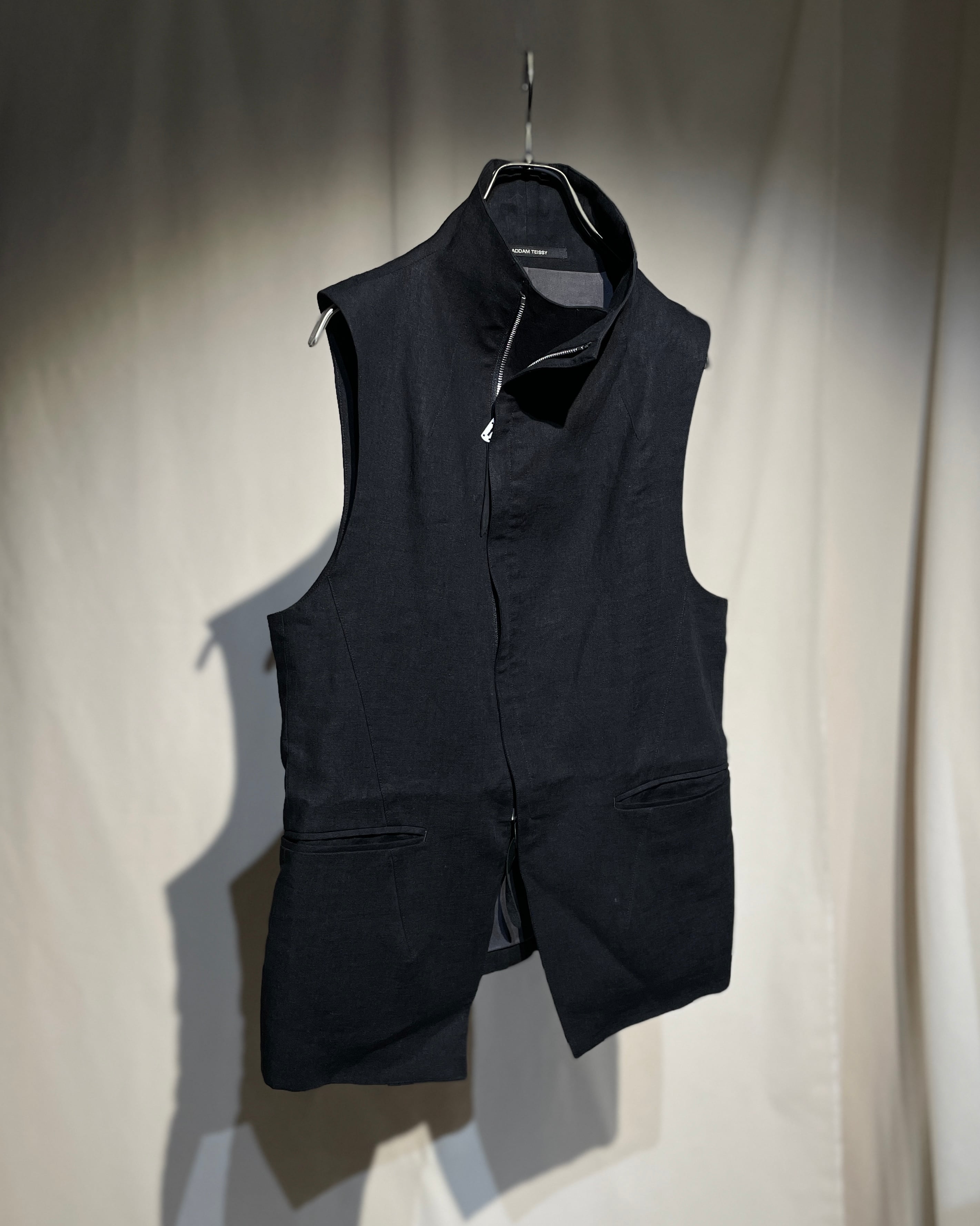 S/S2018 Saddam Teissy - Asymmetrical High Neck Zip Vest