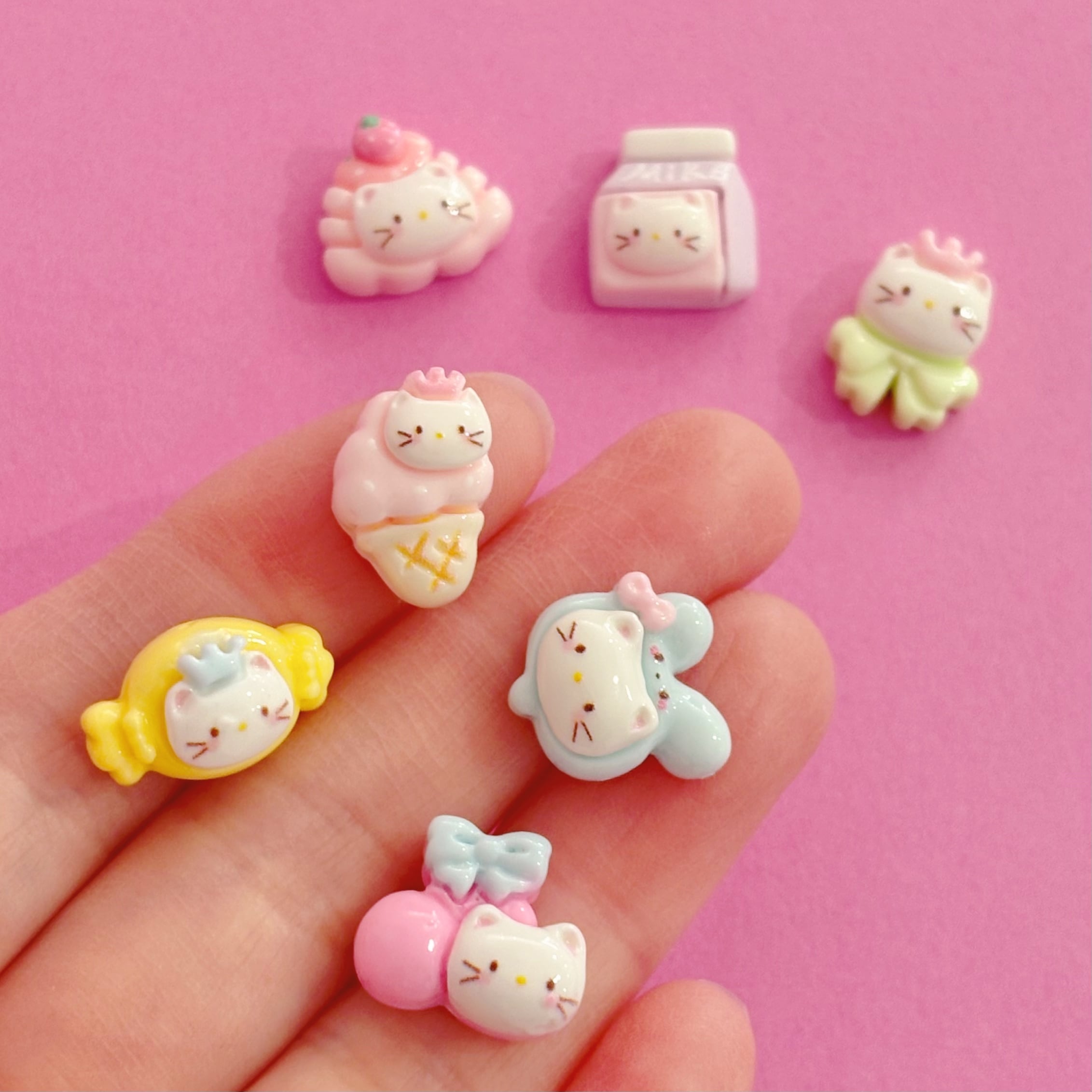 ミニ なりきり 王冠ねこ 7個 デコパーツ ☆ ハンドメイド