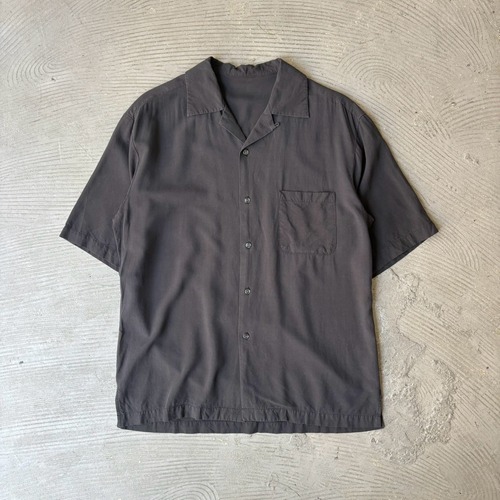 Open collar shirt