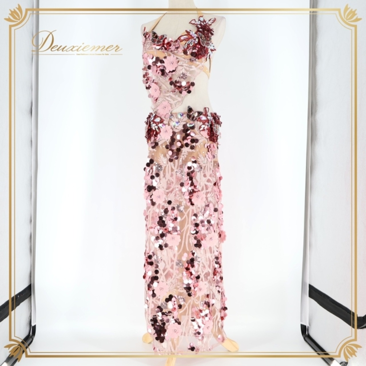 ベリーダンス オリエンタル 衣装 上下セット ピンク系 トップス  スカート アーム アーム飾り スパンコール ラインストーン 豪華 装飾 上品 かわいい 蝶 花 白 ダンス衣装 ステージ イベント メッシュ生地 透け感 華やか セクシー スリット ホワイト系