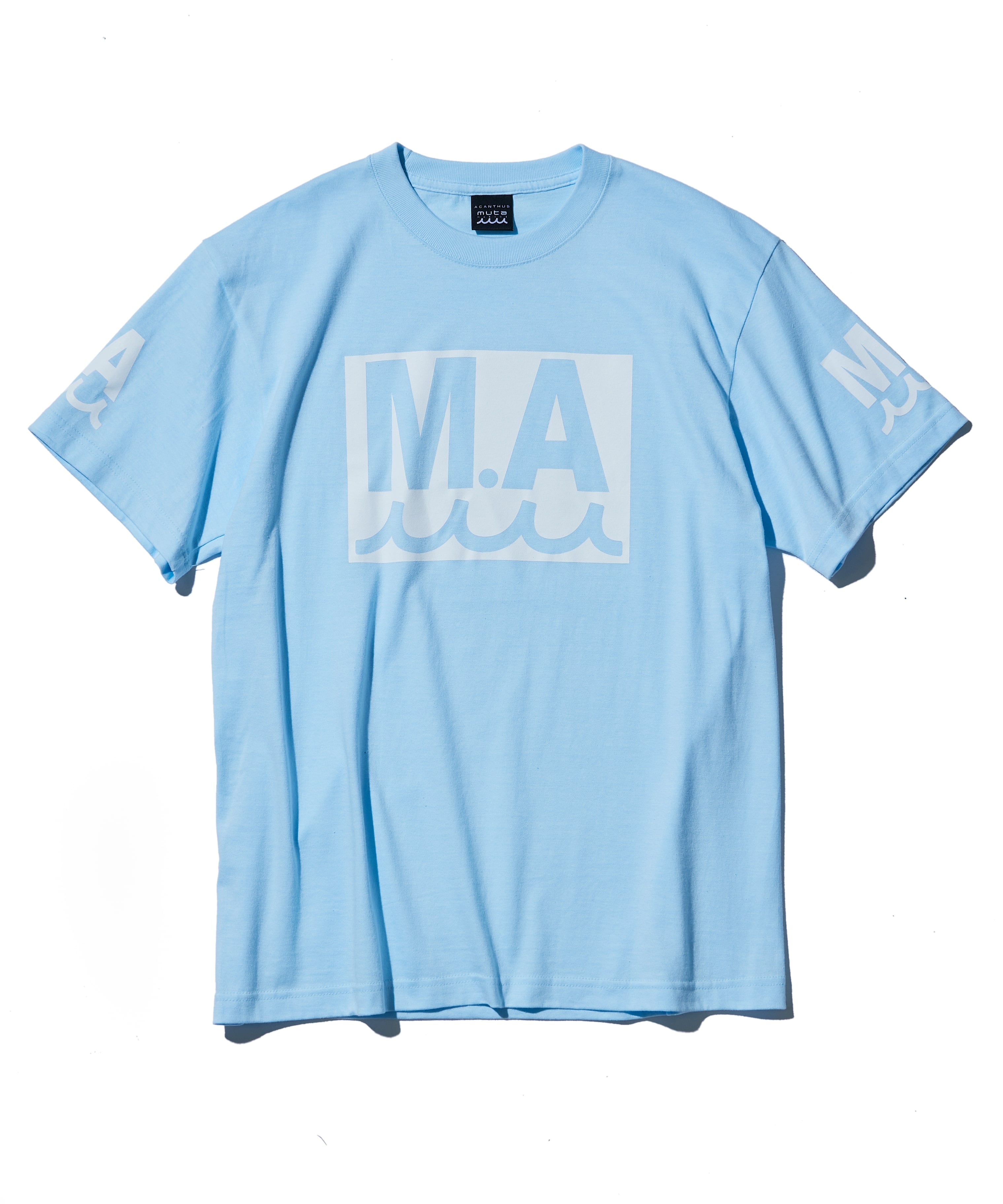 すぐ届く【muta】MARINE × ACANTHUS MA ロゴ Tシャツ muta MARINE × ACANTHUS MA ロゴ Tシャツ | ACANTHUS ONLINE STORE
