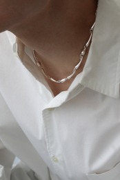 H Drop Necklace “Veiné”