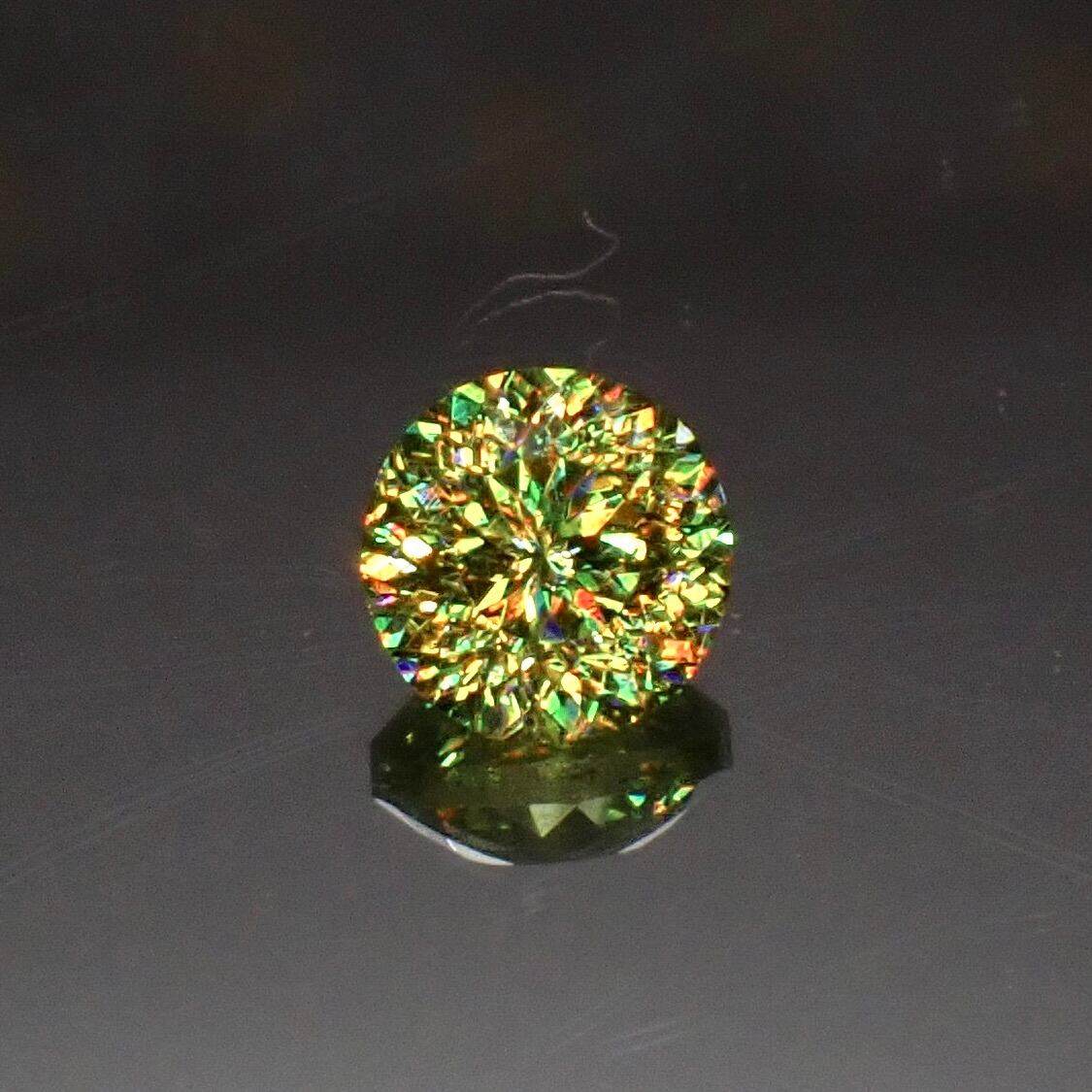 【Bright Brilliant Cut™️ “129 Facets” 】色彩が躍る黄翠の幻影 0.39ct 天然 スフェーン