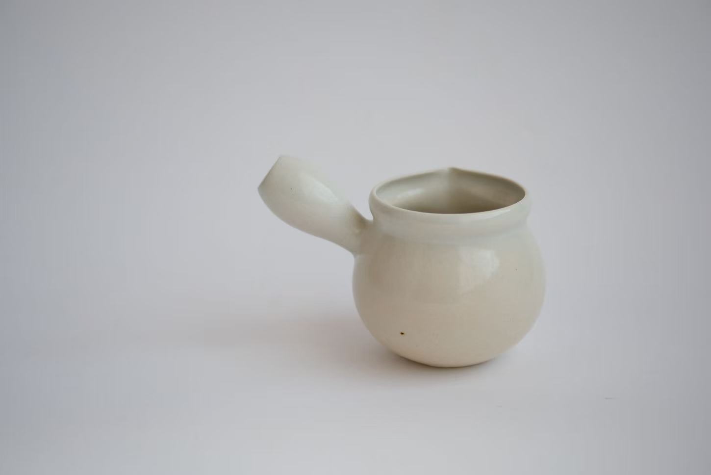 松本郁美 Ikumi Matsumoto - 白磁茶海 tea serving pot | Road of Tea