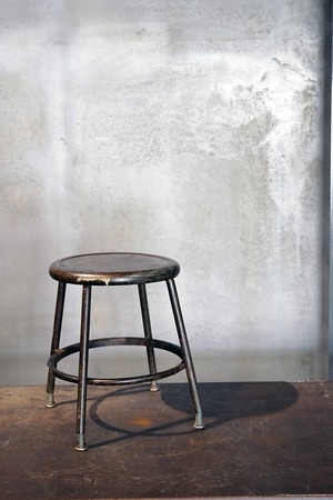 OT036_IRON STOOL