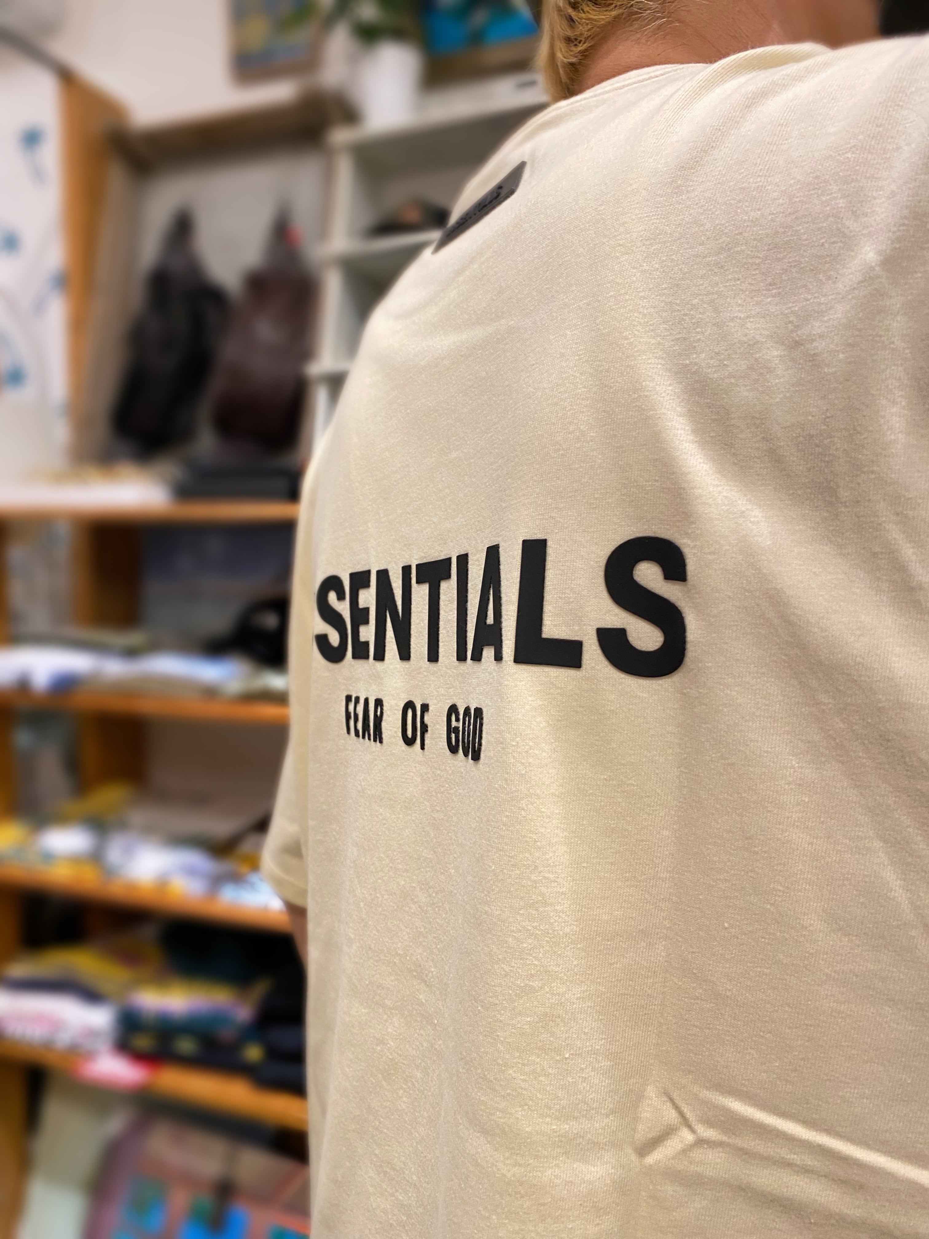 期間限定 SALE！ESSENTIALS エッセンシャルズ バックラバーロゴ半袖Tシャツ￥12000＋tax(¥13200)