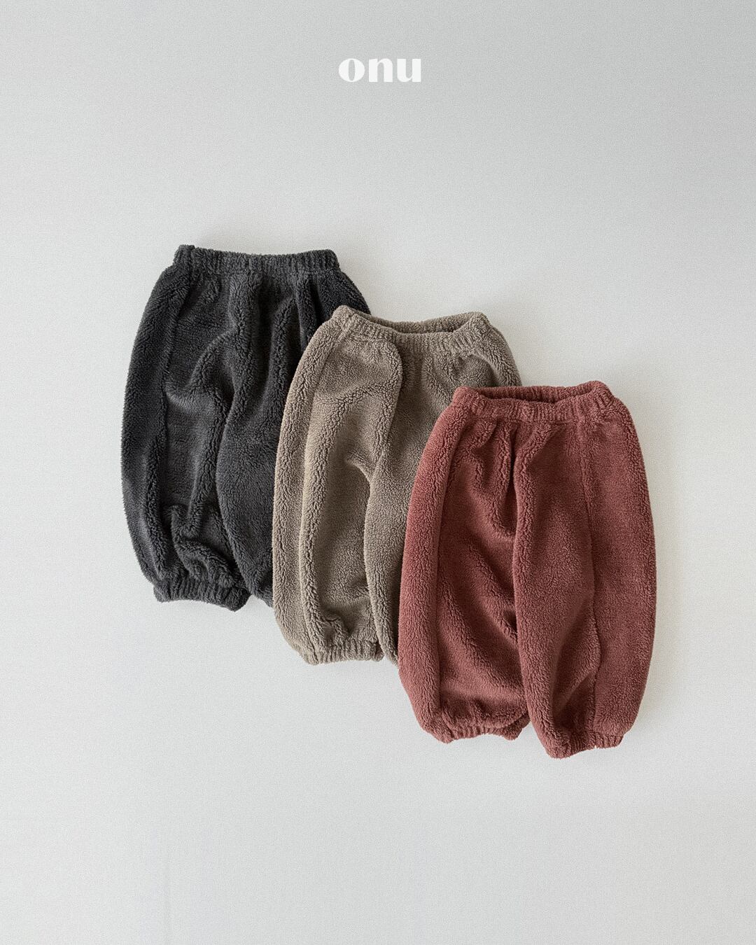 予約⌇onu/ Boa fur pants
