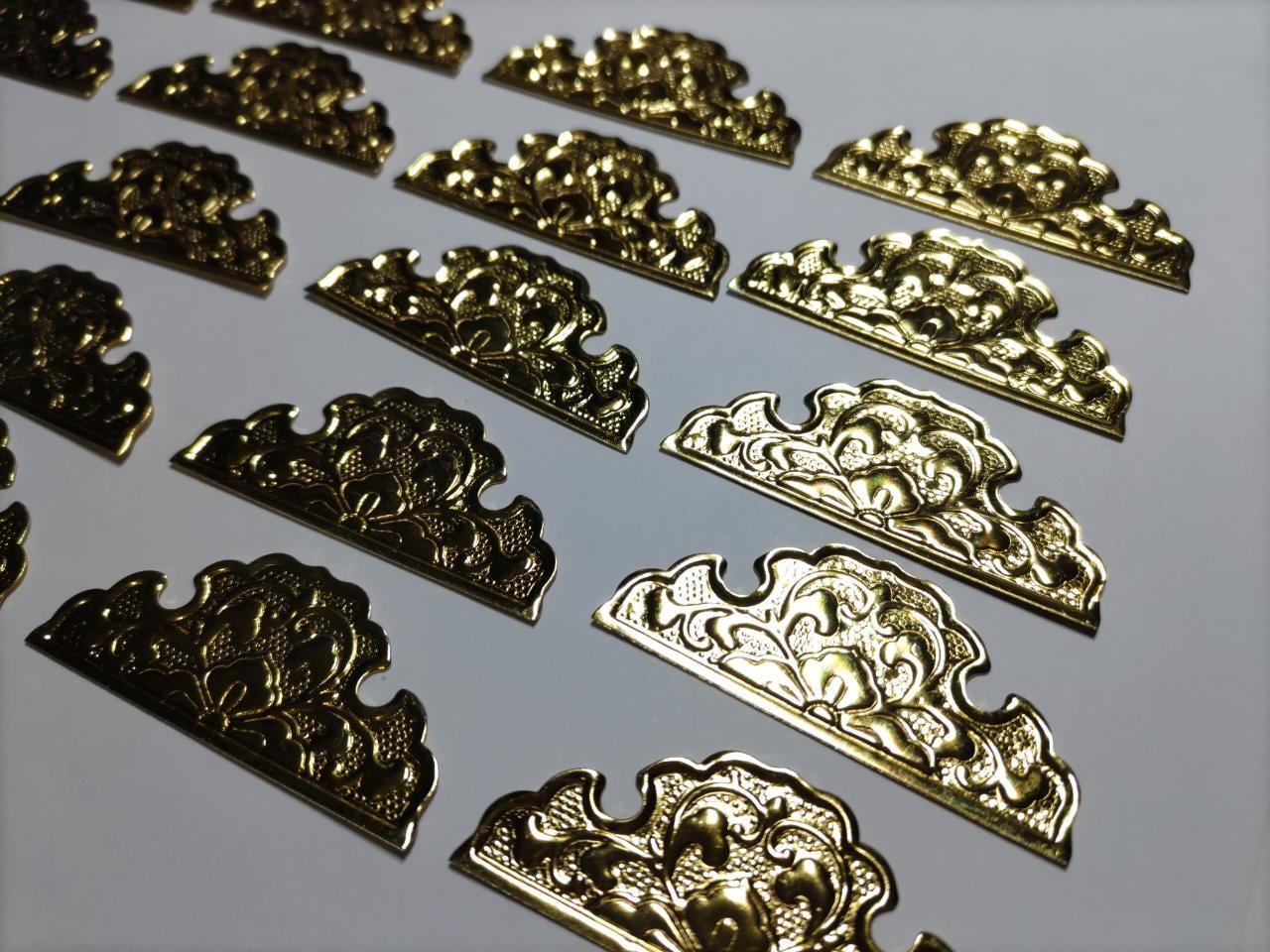 ☆50mmx 10枚【唐草真鍮金具】 仏具、神輿、山車、飾り真鍮金具