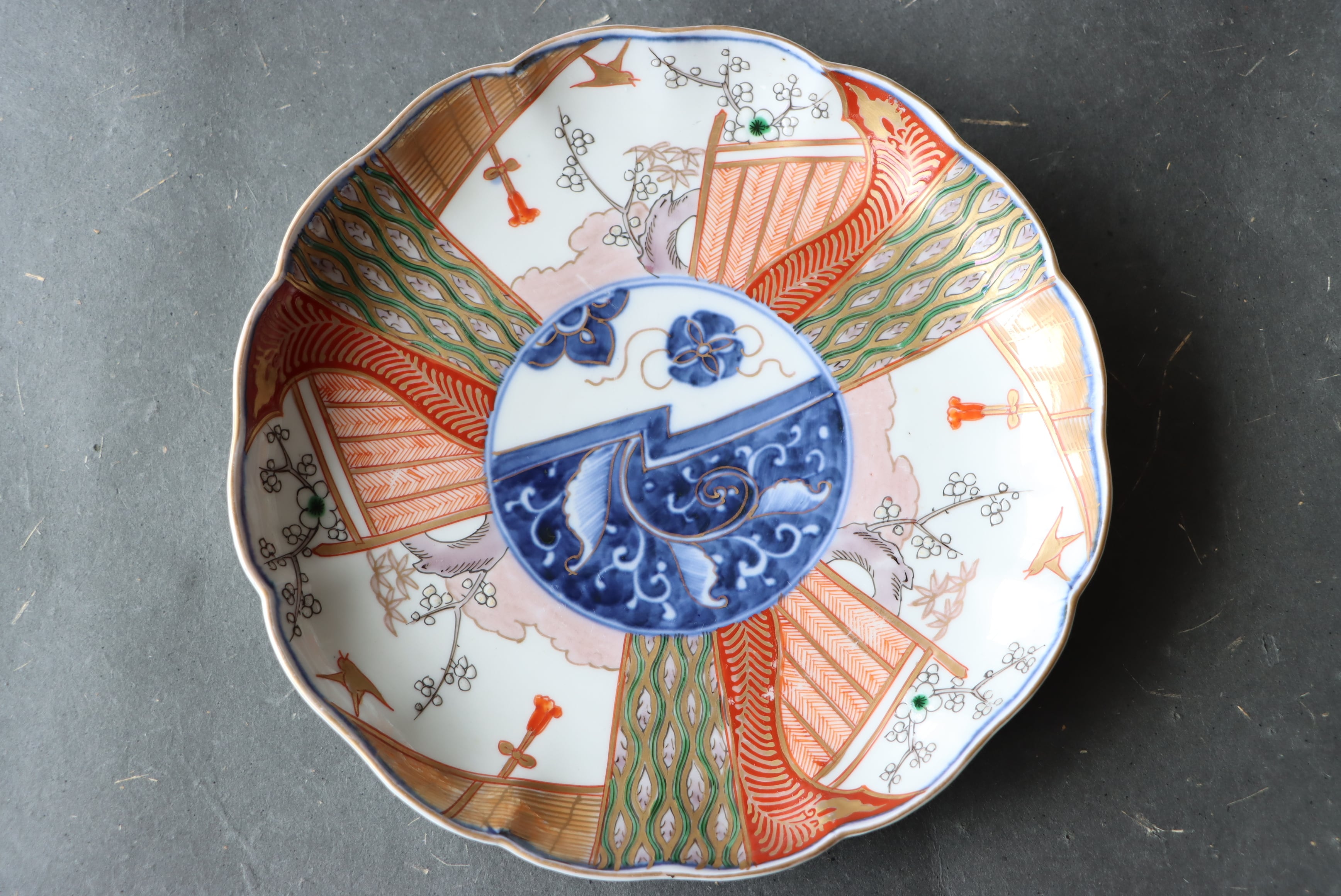 伊万里飾り大皿　陶磁器 花鳥文 伊万里焼 色絵 花鳥文 中皿 七寸 通りもの/Imari medium size plate