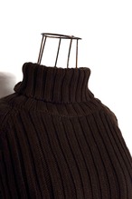 Border design rib turtleneck knit