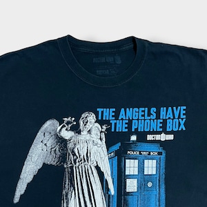 【RIPPLE JUNCTION】DOCTOR WHO ドクターフー 海外ドラマ SFドラマ 映画 ムービー ロゴ プリント Tシャツ 電話ボックス イラスト t-shirt  半袖 黒 X-LARGE us古着