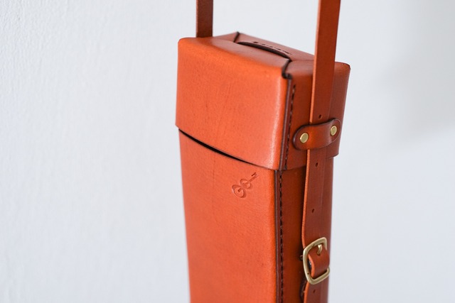 ボックス型スマートフォンポーチ / Brown / “革製の箱”イタリアンレザーと真鍮製パーツを使用