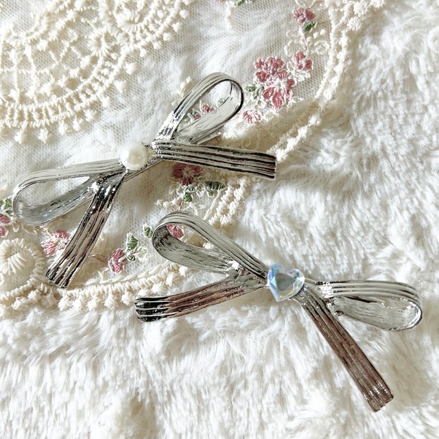 silver ribbon hair clip