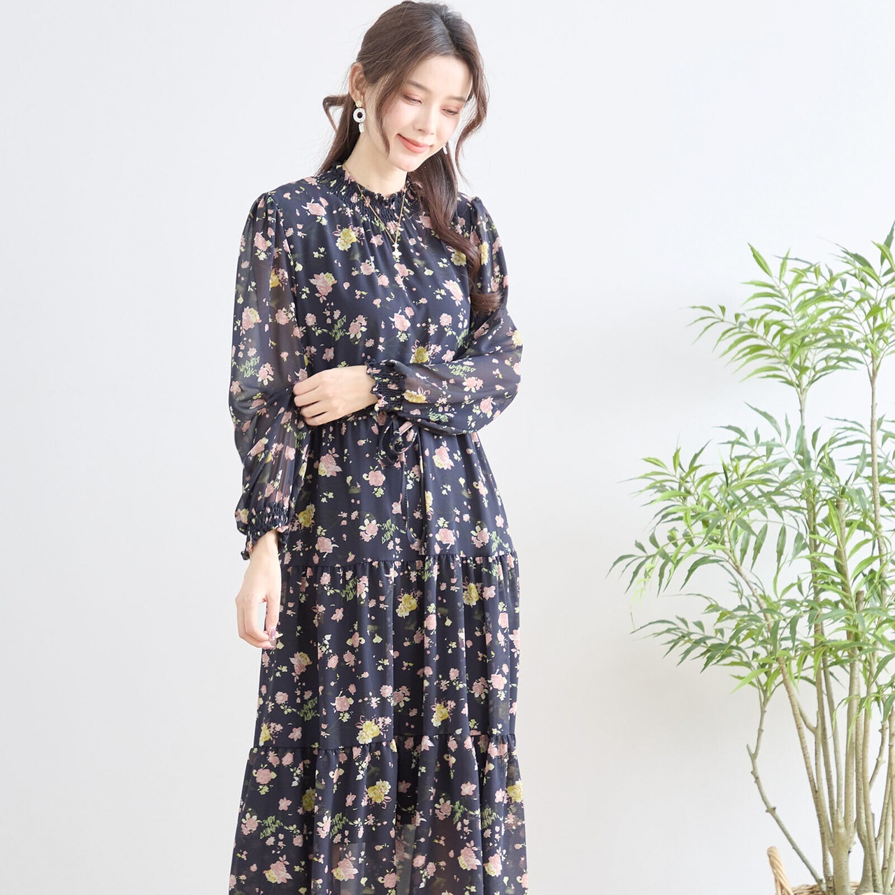 TRUBE クラシカルフラワープリントシフォンワンピース【M~L】ネイビー