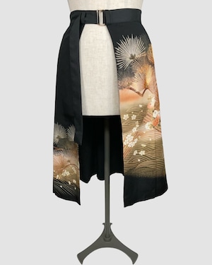 着物重ねスカート(黒留袖より制作) Kimono Overlay Skirt (Made of Kurotomesode-Kimono)