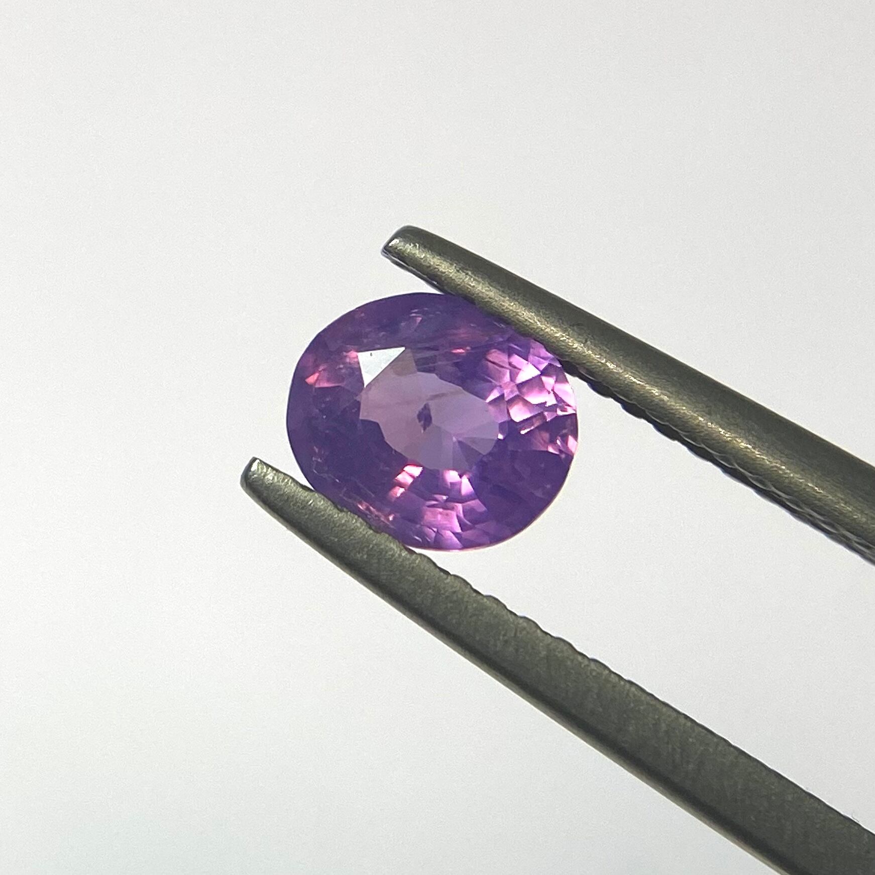 個性的なシルクパープルサファイア