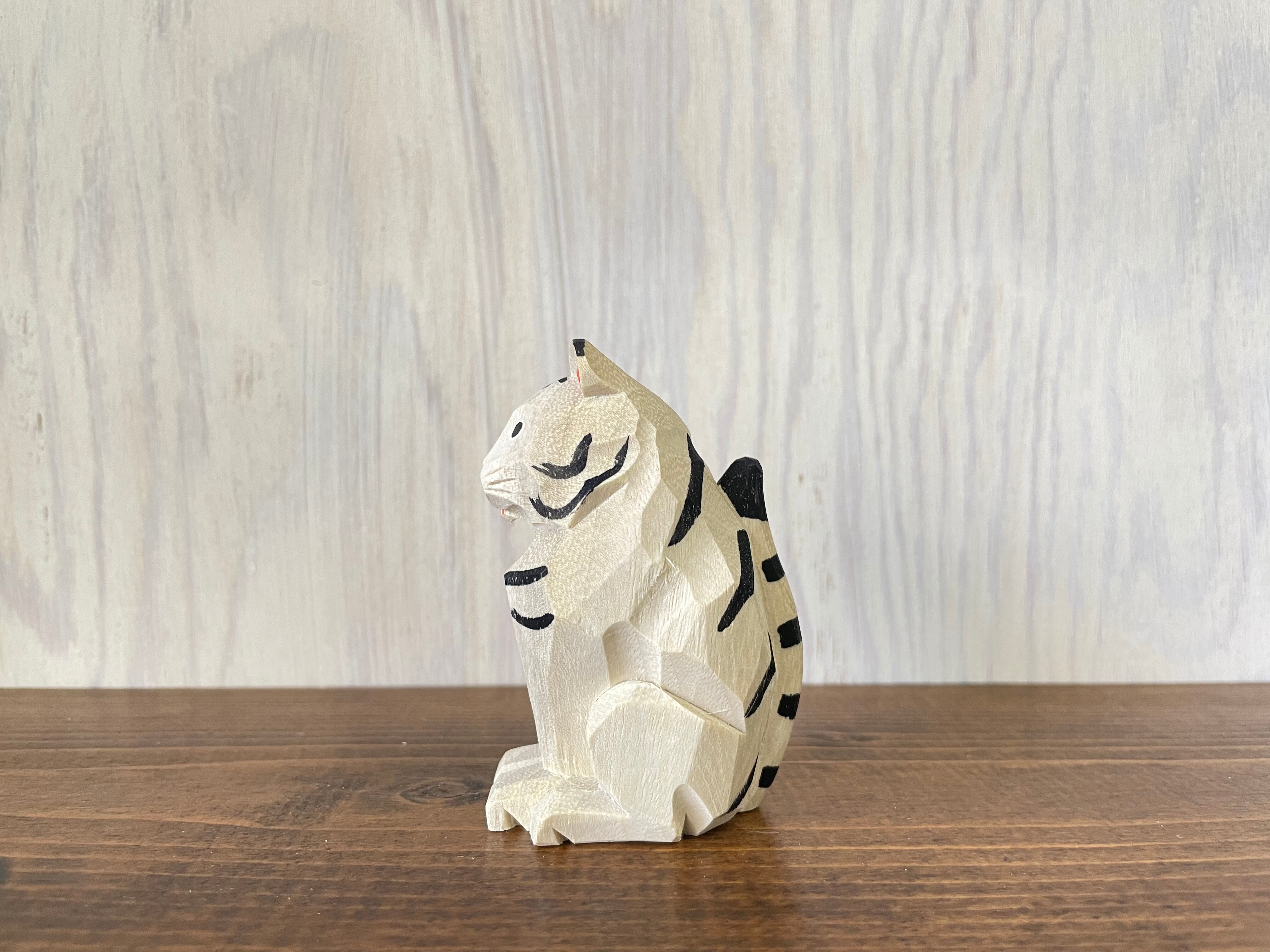 Ｂフライデー　楠材木製虎彫刻 縦約23cm長さ23cm幅12cm 手づくり木彫刻 干支福 寅 | Butsugu × Life