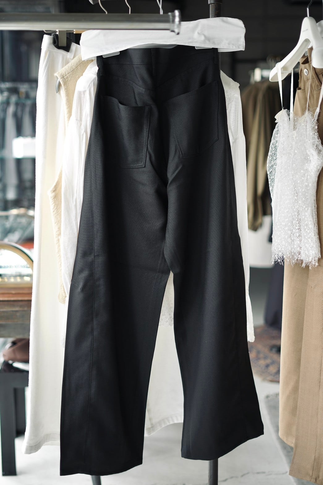 HYKE / OXFORD BARREL-LEG JEANS ( BLACK , BEIGE ) | JUQUI Online