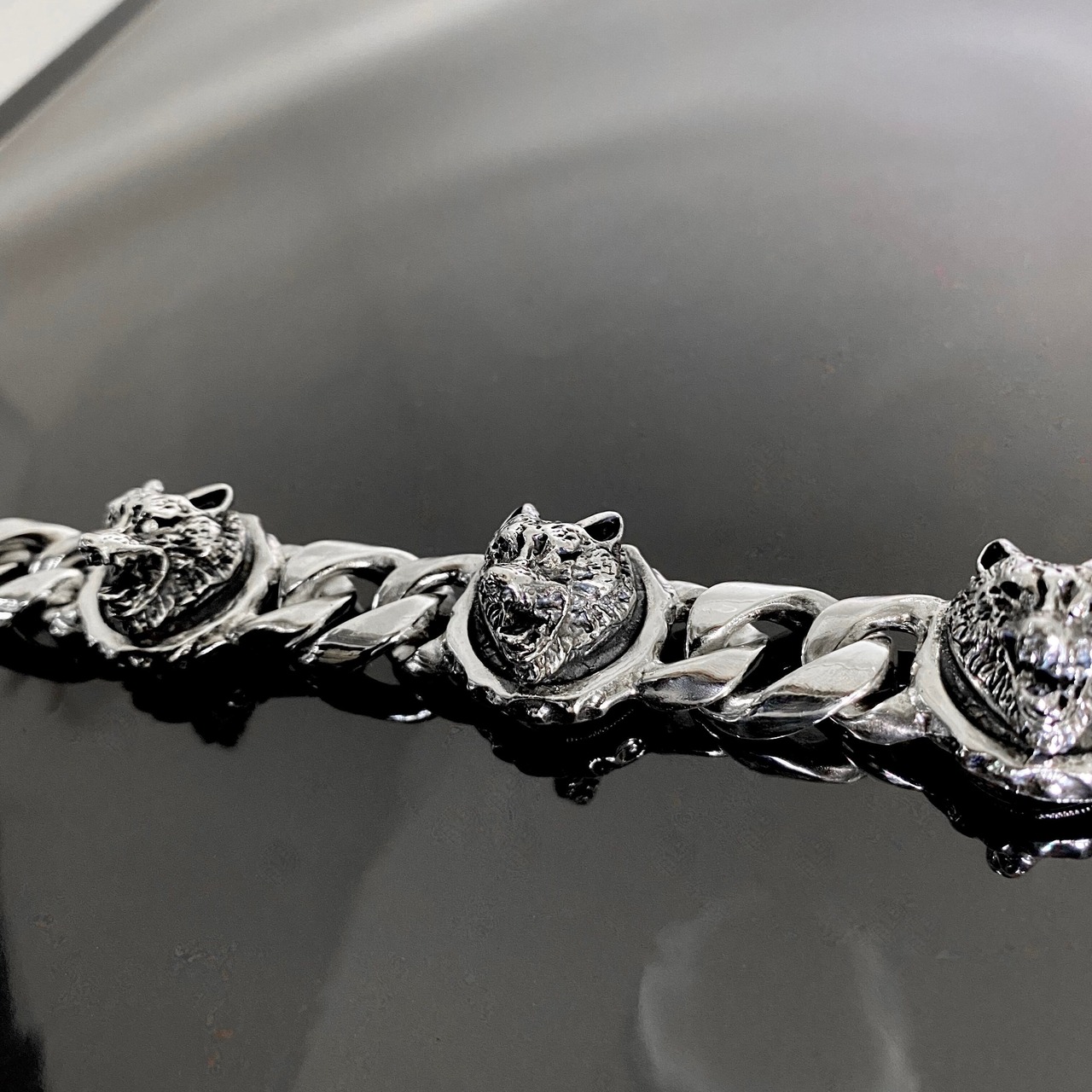 WOLVES with 10 DIAMONDS CHAIN BRACELET / ウルヴスチェーンブレスレット・10ダイヤモンドアイズ
