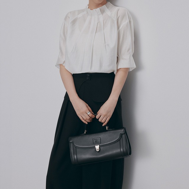 Minimal tuck sheer blouse A00212
