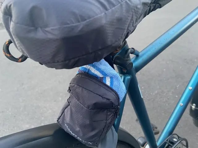 自転車+空気入れ、ライト、スマホホルダー、サドルカバーおまけ 自転車+空気入れ、ライト、スマホホルダー、サドルカバーおまけ