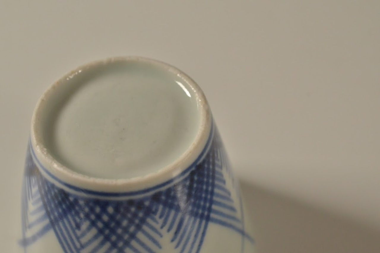 古伊万里 大振り蕎麦猪口 そば猪口 染付 生垣に菖蒲文様 骨董 時代物 古伊万里 桧垣草文 染付 蕎麦猪口 そば猪口 小振り 向付 日本
