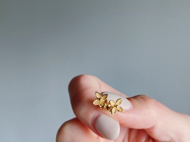 小花スタッドピアス【24KGP（SV925）】