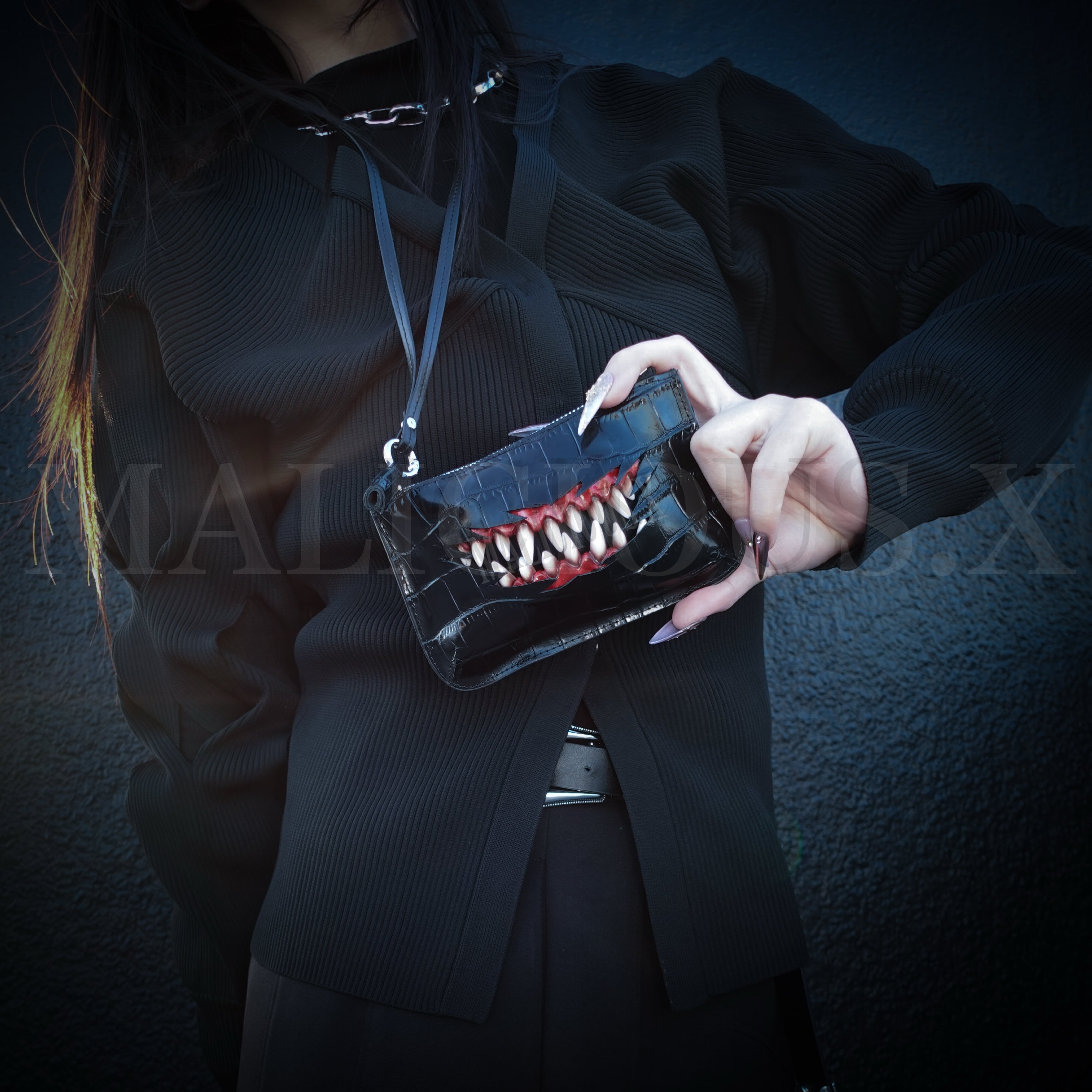 Cat fang Croc Zip Case(Black) | MALICIOUS.X
