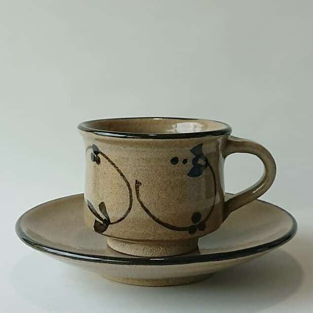 唐津焼　今岳窯　茶碗
直径14cm　高さ　8cm 松浦唐津今岳窯― 溝上藻風 作陶展 有明の朝焼けと玄海の夕陽 | 日本橋